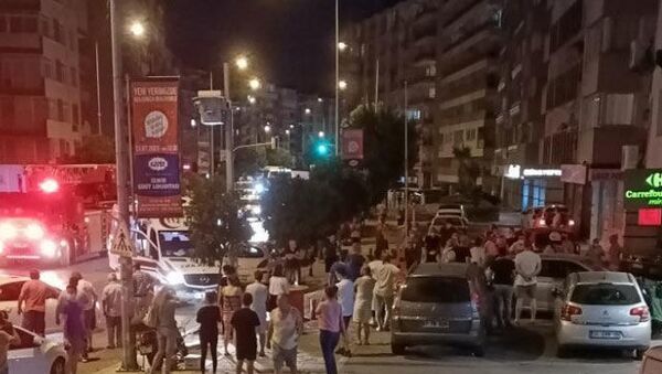 Deprem sırasında paniğe kapılıp, 7. kattan atladı, İzmir - Sputnik Türkiye