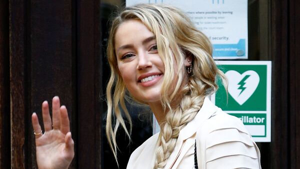  Johnny Depp'in eski eşi Amber Heard, Londra Yüksek Mahkemesi'ne girerken - Sputnik Türkiye