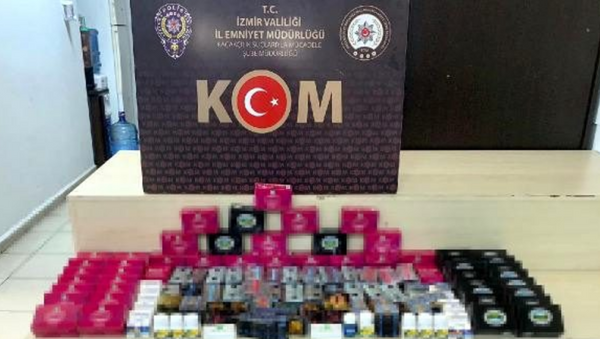 İzmir'de cinsel içerikli ürün operasyonu - Sputnik Türkiye