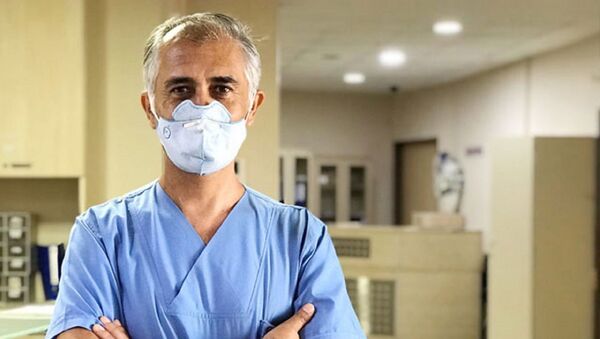 Türkiye'nin ilk Kovid-19 vakalarından biri olan ve haftalarca yoğun bakımda yaşam mücadelesi veren Dr. Selçuk Köse - Sputnik Türkiye