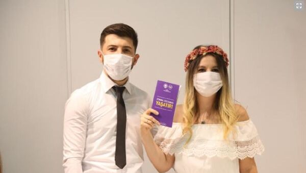 Eskişehir Odunpazarı Belediyesi evlenenlere İstanbul Sözleşmesi kitapçığı vermeye başladı - Sputnik Türkiye