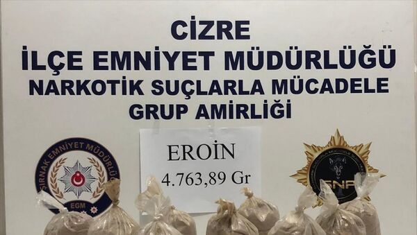 Şırnak'ın Cizre ilçesinde düzenlenen operasyonda 4 kilo 800 gram eroin ele geçirildi. - Sputnik Türkiye