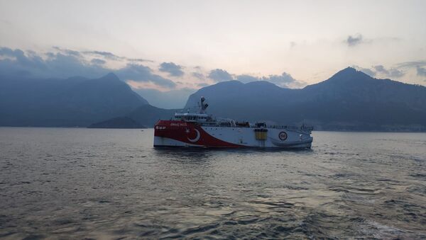 Akdeniz'de sismik arama yapmaya hazırlanan Oruç Reis araştırma gemisi  - Sputnik Türkiye