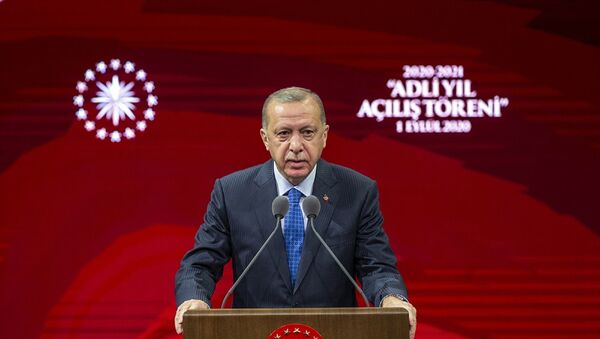 Türkiye Cumhurbaşkanı Recep Tayyip Erdoğan, Beştepe Millet Kongre ve Kültür Merkezi'nde düzenlenen 2020-2021 Adli Yılı Açılış Töreni'ne katıldı. Cumhurbaşkanı Erdoğan, burada bir konuşma yaptı. - Sputnik Türkiye