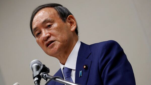 Japonya’da görevinden istifa eden Şinzo Abe yerine başbakanlık koltuğu için Kabine Baş Sekreteri Yoşihide Suga adaylığını açıkladı. - Sputnik Türkiye