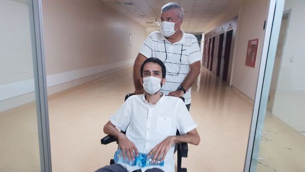Yargıtay 16. Ceza Dairesi'nin tahliyesine karar verdiği avukat Aytaç Ünsal, adil yargılanma talebiyle ölüm orucunu sonlandırıp bağımsız hekimlerce yapılacak bir tedaviyi kabul etti. - Sputnik Türkiye