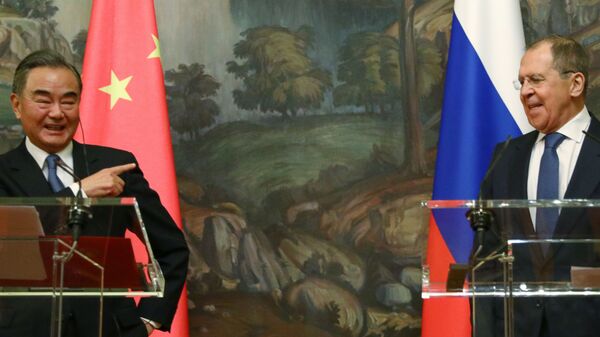 Rusya Dışişleri Bakanı Sergey Lavrov  ile Çin Dışişleri Bakanı Wang Yi  - Sputnik Türkiye