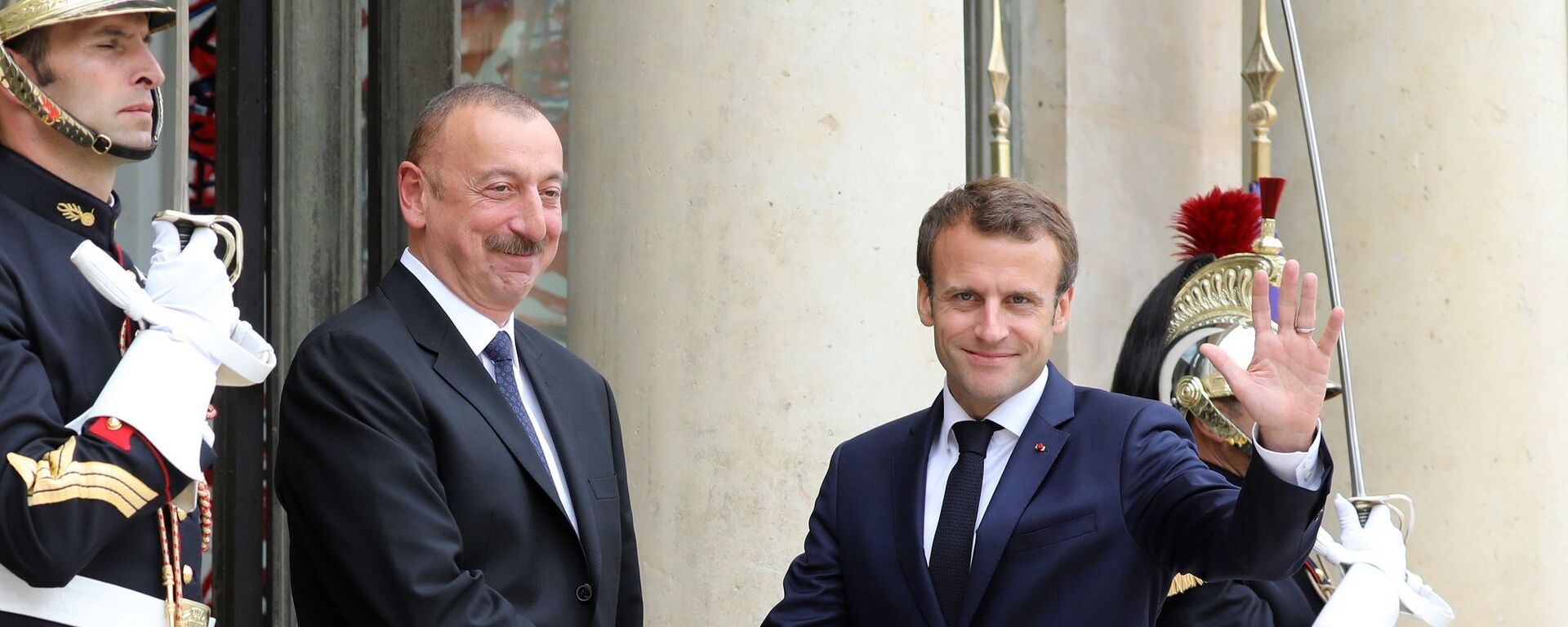 Azerbaycan Cumhurbaşkanı İlham Aliyev ile Fransa Cumhurbaşkanı Emmanuel Macron - Sputnik Türkiye, 1920, 05.08.2021