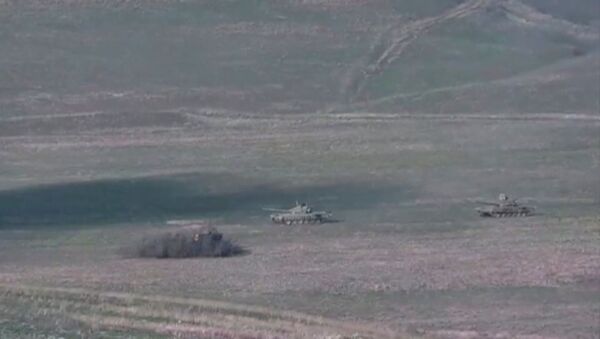 Dağlık Karabağ, Ermenistan'ın Azerbaycan tankını bombalaması - Sputnik Türkiye