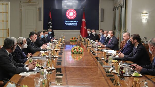 Türkiye Cumhurbaşkanı Recep Tayyip Erdoğan, Libya Başbakanı Fayiz es-Serrac ve beraberindeki heyeti Vahdettin Köşkü'nde kabul etti. - Sputnik Türkiye