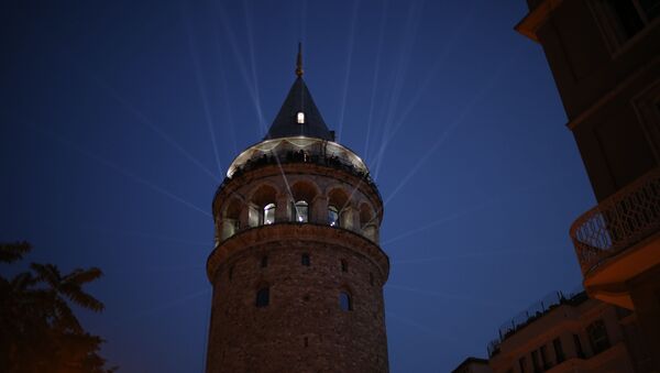 İstanbul'un simgelerinden biri olan Galata Kulesi, video mapping ve ışık gösterisi eşliğinde gerçekleştirilen törenle ziyarete açıldı. - Sputnik Türkiye