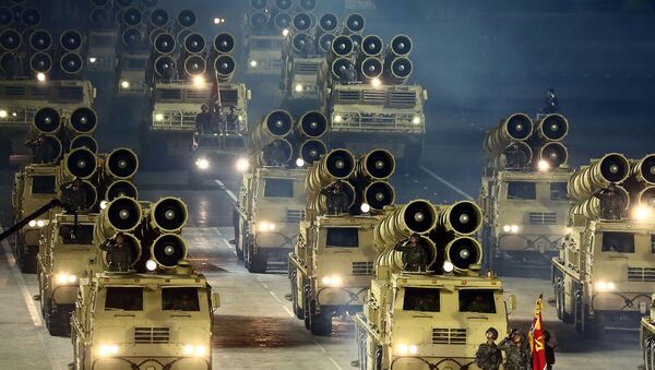 Kuzey Kore, İşçi Partisi'nin 75. yıldönümü nedeni ile başkent Pyongyang’da düzenlenen askeri geçit töreninde yeni kıtalararası balistik füzelerini sergiledi.  - Sputnik Türkiye