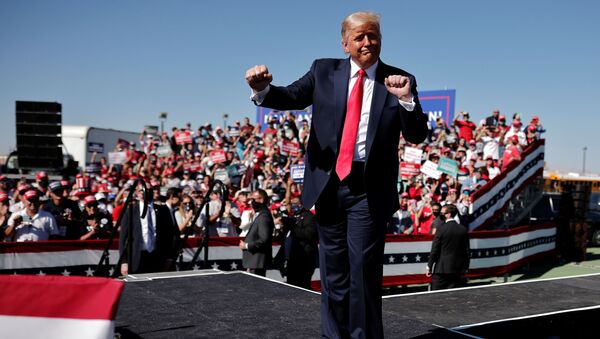 U.S. President Donald Trump gestures as he attends a campaign rally at Prescott Regional Airport, in Arizona, U.S., October 19, 2020. REUTERS/Carlos Barria - Sputnik Türkiye