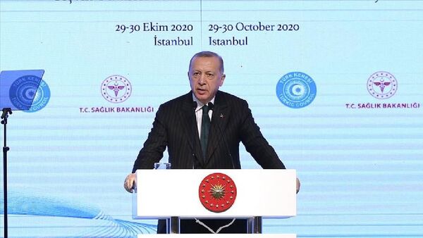 Türkiye Cumhurbaşkanı Recep Tayyip Erdoğan, İstanbul'da düzenlenen Türk Konseyi Sağlık Bilim Kurulu Toplantısı'nda konuştu. - Sputnik Türkiye