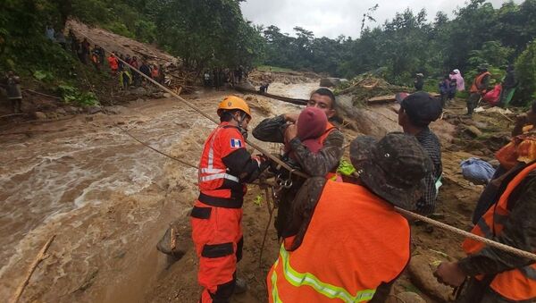Eta Kasırgası’nın etkili olduğu Guatemala’da hayatını kaybedenlerin sayısının 150’yi aşması bekleniyor. - Sputnik Türkiye