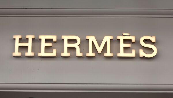 Гермес режим работы. Hermes надпись. Логотип Гермес фото. Знак Hermes бренда. Germes надпись.