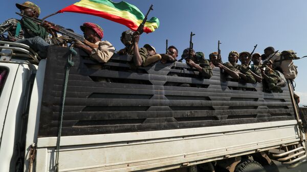 Etiyopya Federal Demokratik Cumhuriyeti Başbakanı Abiy Ahmed, Tigray ile tarihi husumeti bulunan komşu bölge Amhara'dan milisleri de Tigray'ın üzerine gönderdi. - Sputnik Türkiye