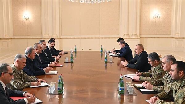 Azerbaycan Cumhurbaşkanı Aliyev, Çavuşoğlu, Akar, Dündar ve Fidan'ı kabul etti - Sputnik Türkiye