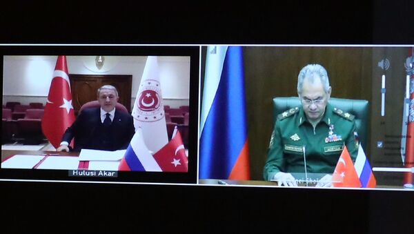 Rusya Savunma Bakanı Sergey Şoygu ve Türkiyeli mevkidaşı Hulusi Akar’ın, Dağlık Karabağ’da ateşkesi kontrol edecek ortak merkezin kurulmasına ilişkin muhtıranın imzalandığı belirtildi. - Sputnik Türkiye