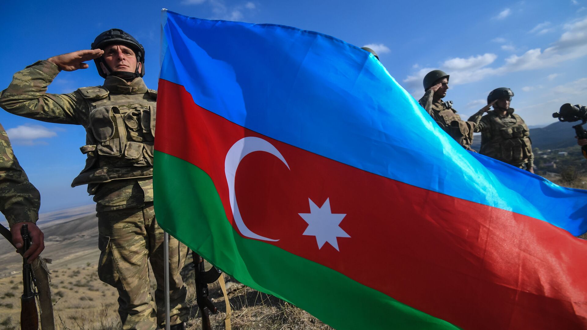 Azerbaycan, Ermenistan Silahlı Kuvvetleri'ne ait askeri noktaların imha  edildiği görüntüler paylaştı - 19.09.2023, Sputnik Türkiye