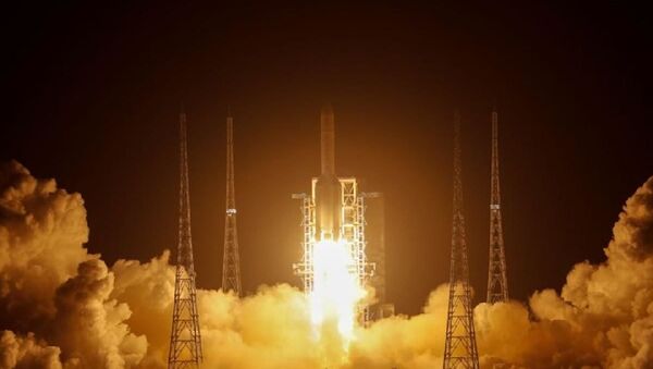 Çin, Ay'dan örnek toplayacak Chang'e 5 aracını uzaya fırlattı - Sputnik Türkiye