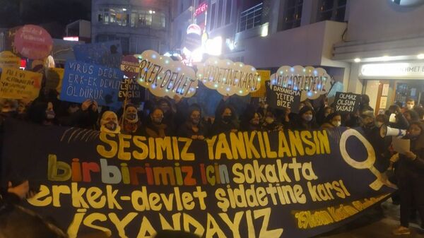 25 Kasım Kadına Yönelik Şiddete Karşı Uluslararası Mücadele ve Dayanışma Günü - İstanbul - Sputnik Türkiye