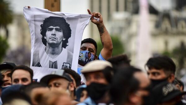 Arjantin'de binlerce kişi Maradona'ya veda ediyor. - Sputnik Türkiye