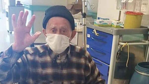 Isparta'da 96 yaşındaki Hüseyin Temur koronavirüsü yendi - Sputnik Türkiye