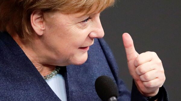 Şansölye Angela Merkel, Alman meclisi  Bundestag'da konuşurken - Sputnik Türkiye