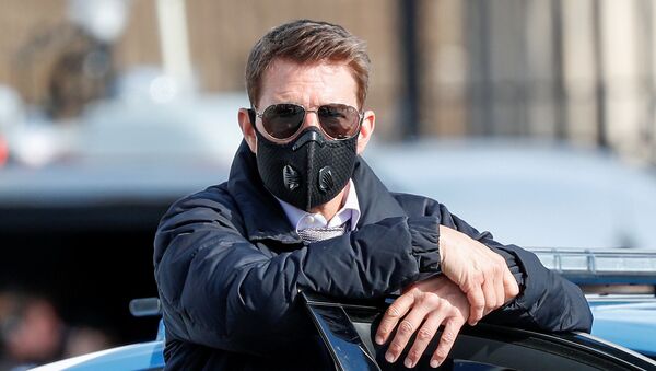 Koronavirüs pandemisi nedeniyle maske takan Tom Cruise, Mission Impossible (Görevimiz Tehlike) serisinin 7. filminin İtalya başkenti Roma'daki çekimlerinde - Sputnik Türkiye