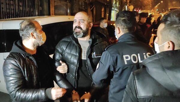 Kısıtlamada derneğe kumar baskını: Çatıda yakalandılar - Sputnik Türkiye