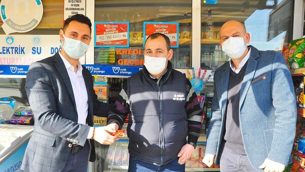 25 milyon TL’lik çeyrek bileti satan bayiye ödül - Sputnik Türkiye