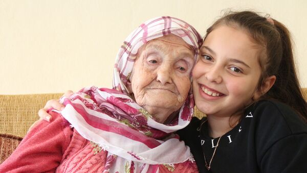 105 yaşındaki Emine Ayhan - Sputnik Türkiye