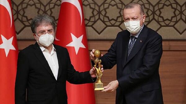 Ahmet Hakan ödülünü Cumhurbaşkanı Erdoğan'dan aldı - Sputnik Türkiye