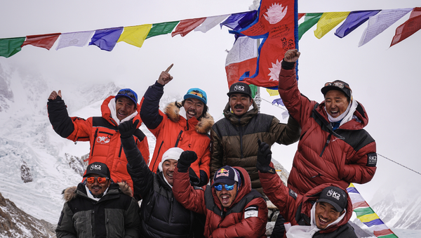 Dünyanın Everest’ten sonra en yüksek noktası olan K2 dağının zirvesine kış mevsiminde ulaşan Nepalli dağcılar, bir ilke imza attı - Sputnik Türkiye