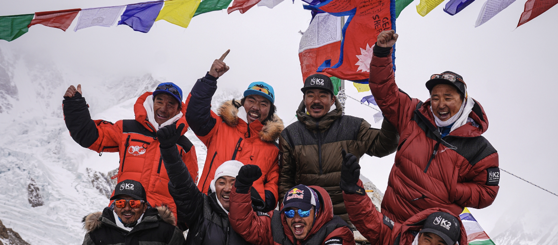 Dünyanın Everest’ten sonra en yüksek noktası olan K2 dağının zirvesine kış mevsiminde ulaşan Nepalli dağcılar, bir ilke imza attı - Sputnik Türkiye, 1920, 17.01.2021