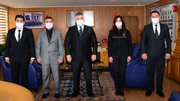 Kocaeli'nde rüşvet teklifini reddeden 3 polis ödüllendirildi - Sputnik Türkiye