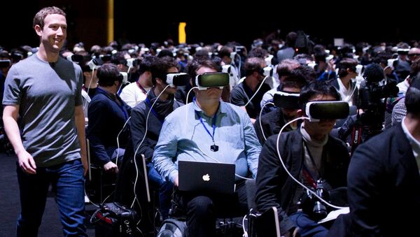 Mark Zuckerberg, Facebook'un artırılmış ve sanal gerçeklik (AR ve VR) çalışmalarıyla ilgili bir tanıtımda - Sputnik Türkiye