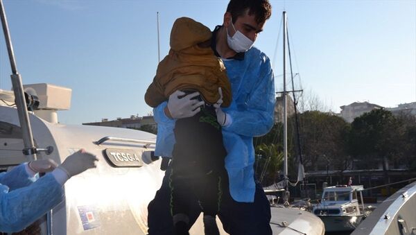 İzmir`de 123 sığınmacı kurtarıldı - Sputnik Türkiye