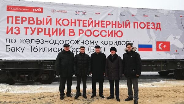 Büyükelçi Samsar ve Rus yetkililer, Türkiye ile Rusya arasındaki ilk ihracat blok trenini Kaluga'da karşıladı - Sputnik Türkiye