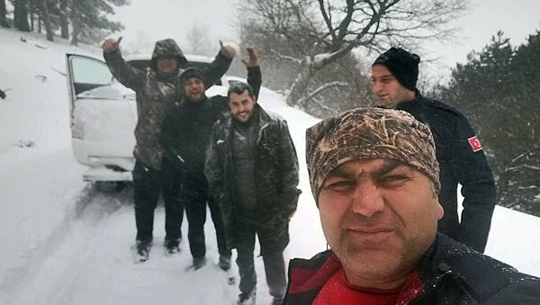  Kazdağları'nda yoğun kar nedeniyle mahsur kalan 3 çoban kurtarıldı - Sputnik Türkiye