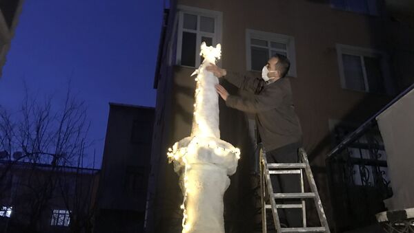 İstanbul için kar duası kabul olunca kardan minare yapıp ezan okuttu - Sputnik Türkiye