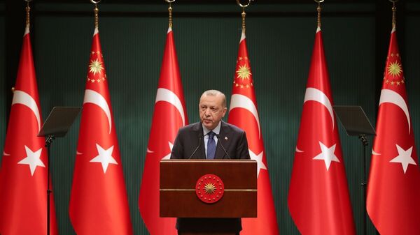 Türkiye Cumhurbaşkanı Recep Tayyip Erdoğan, Cumhurbaşkanlığı Kabine Toplantısı'nın ardından açıklamalarda bulundu. - Sputnik Türkiye