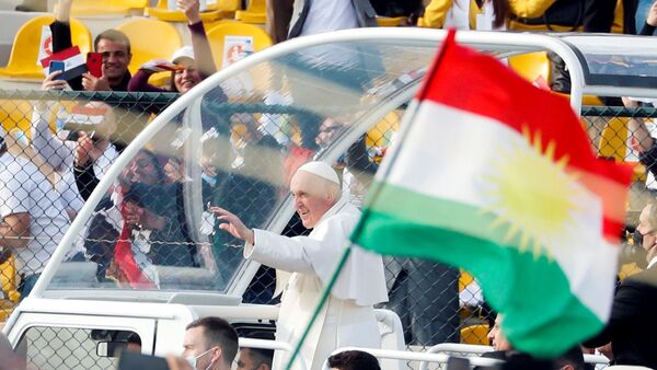 Katoliklerin ruhani lideri Papa Francis, Irak'ın Erbil kentindeki Franso Hariri Stadyumu'nda düzenlenen ayine iştirak etti. - Sputnik Türkiye