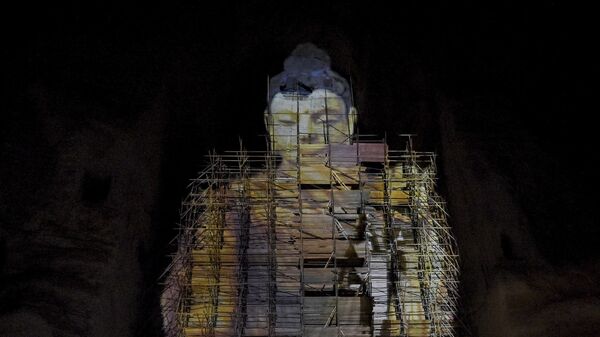 Sanal olarak üç boyutlu yeniden canlandıran 55 metre yüksekliğindeki Buda heykeli, Bamyan, Afganistan - Sputnik Türkiye