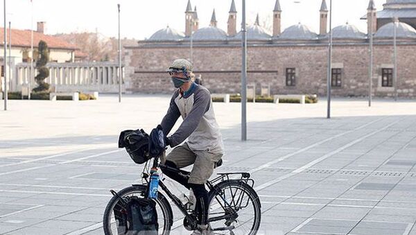 Fransa'dan, İpek Yolu'nu takip ederek bisikletiyle Çin'e gitme amacıyla yola çıkan 25 yaşındaki Alexis Bottemer - Sputnik Türkiye