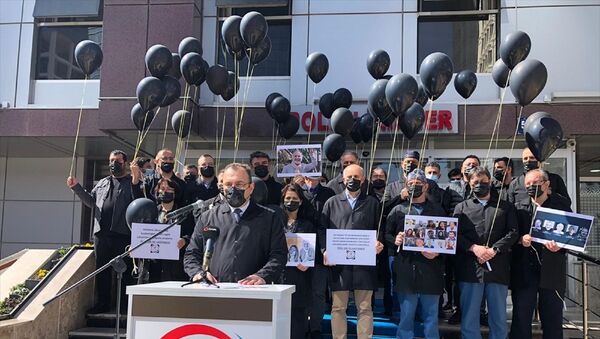 Sağlık çalışanları, 14 Mart Tıp Bayramı etkinlikleri kapsamında, yeni tip koronavirüs (Kovid-19) nedeniyle hayatını kaybeden meslektaşları için anma töreni düzenledi. - Sputnik Türkiye