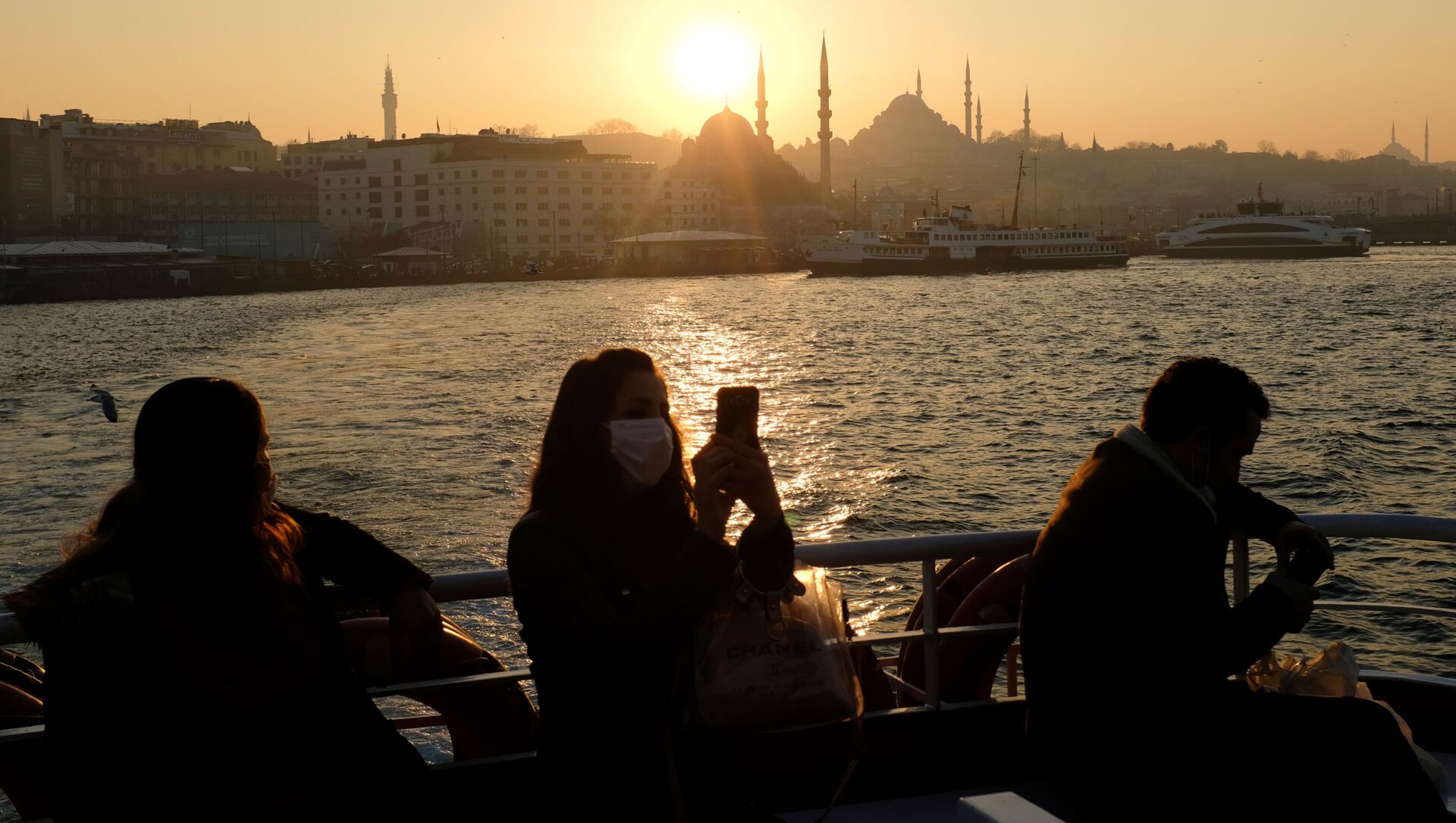 Турция россия стамбул. Туристки в Турции. Фото Стамбул Турция в феврале. Турция в феврале фото. Турки и туристки русские.