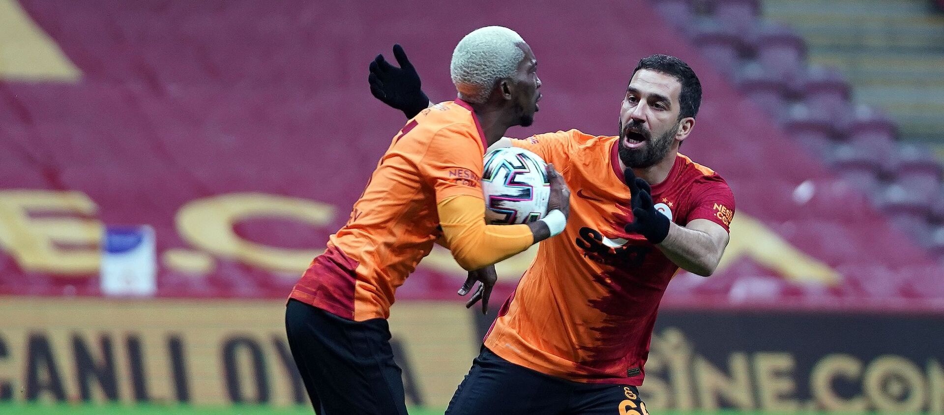 Galatasaray, Çaykur Rizespor mağlubiyetiyle Süper Lig'de 11 maç sonra sahasında yenildi. - Sputnik Türkiye, 1920, 19.03.2021