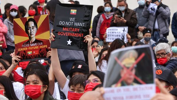 Myanmar'da darbe karşıtı protesto - Sputnik Türkiye